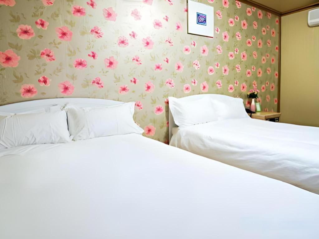 Emerald Hotel 済州市 エクステリア 写真