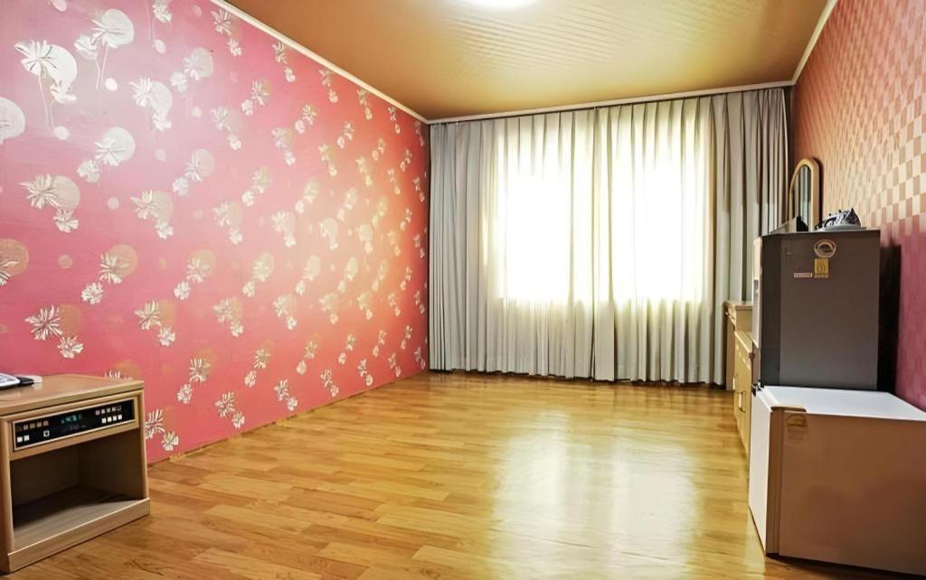 Emerald Hotel 済州市 エクステリア 写真