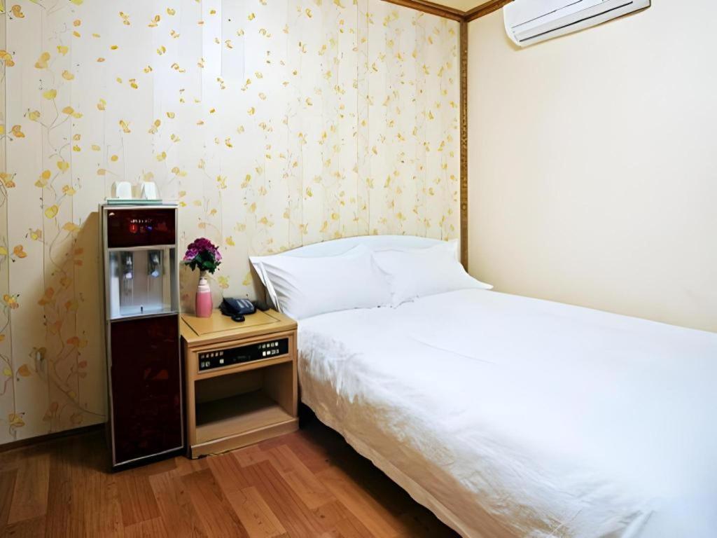 Emerald Hotel 済州市 エクステリア 写真
