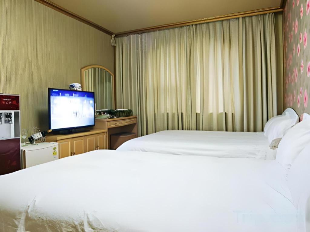 Emerald Hotel 済州市 エクステリア 写真
