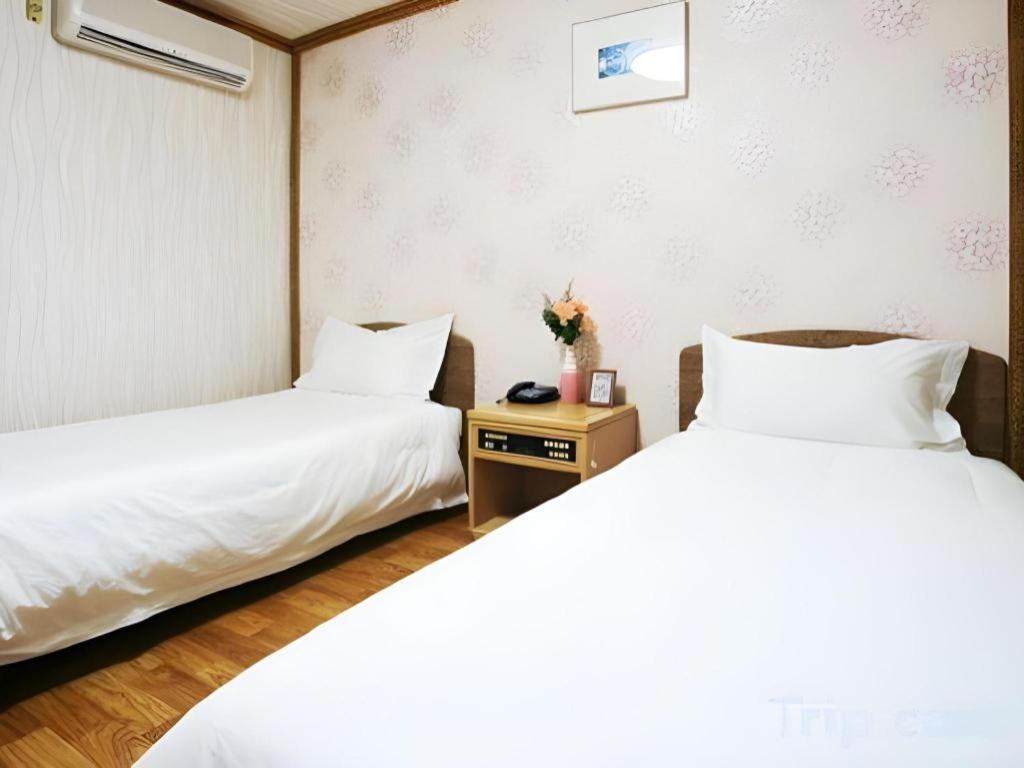Emerald Hotel 済州市 エクステリア 写真