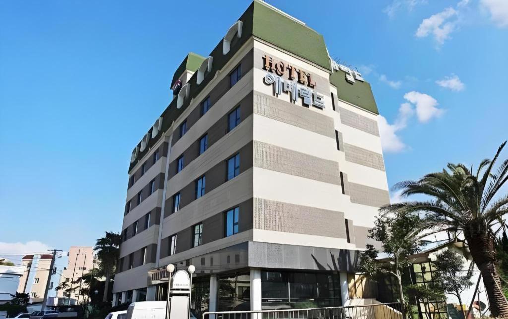 Emerald Hotel 済州市 エクステリア 写真
