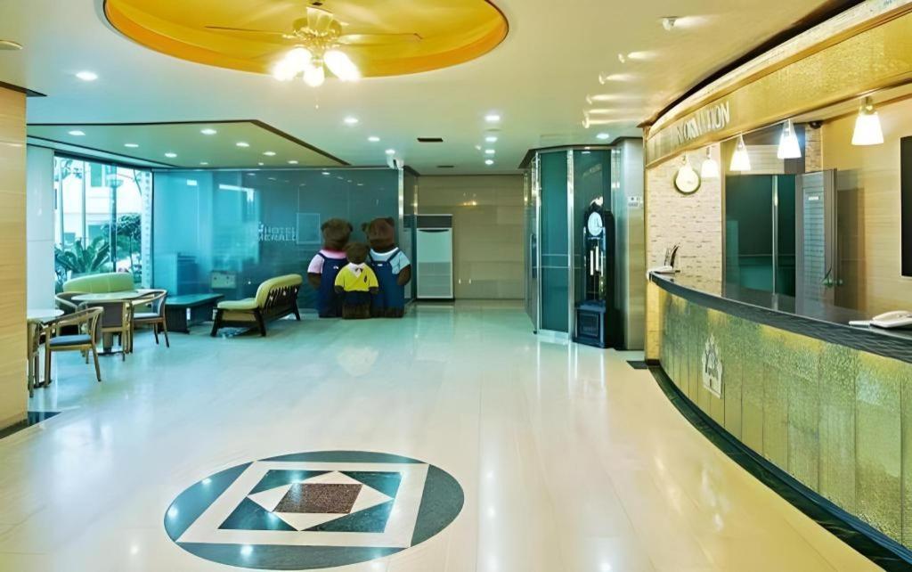 Emerald Hotel 済州市 エクステリア 写真