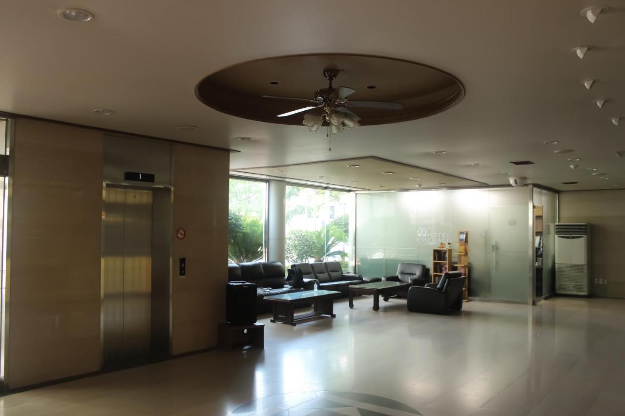 Emerald Hotel 済州市 エクステリア 写真