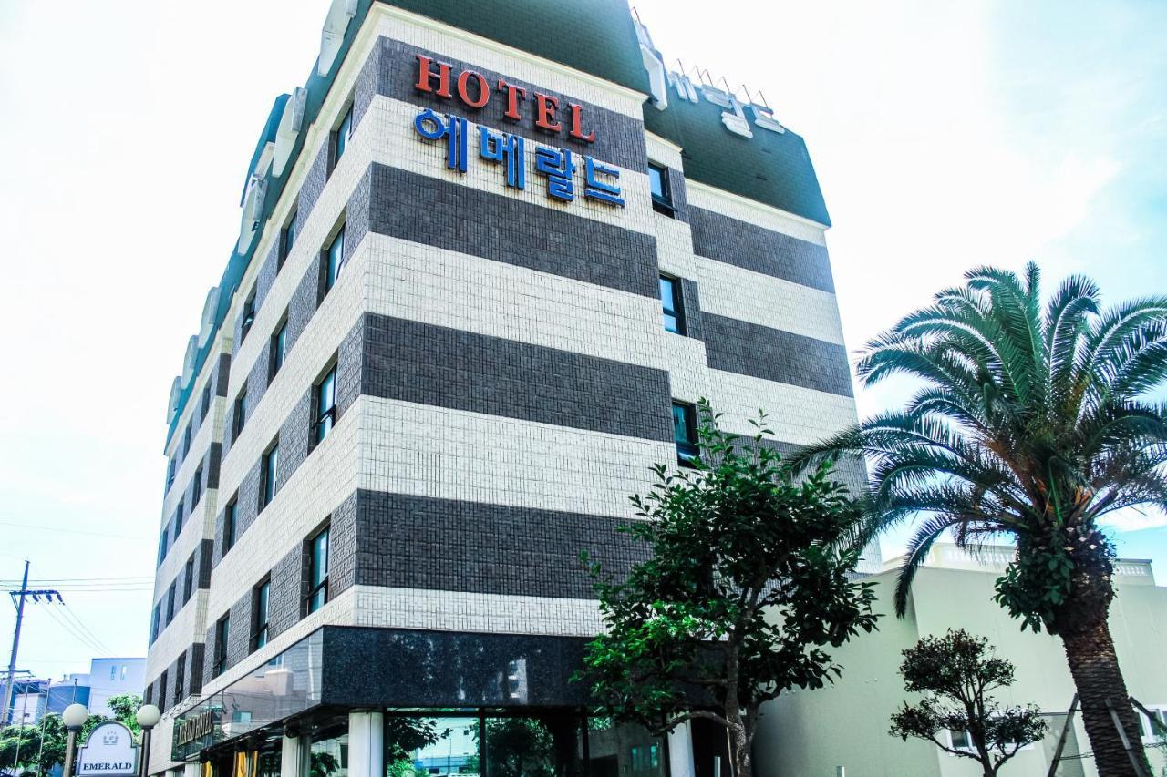 Emerald Hotel 済州市 エクステリア 写真