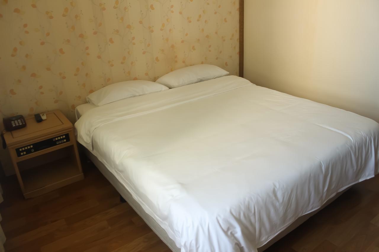 Emerald Hotel 済州市 エクステリア 写真