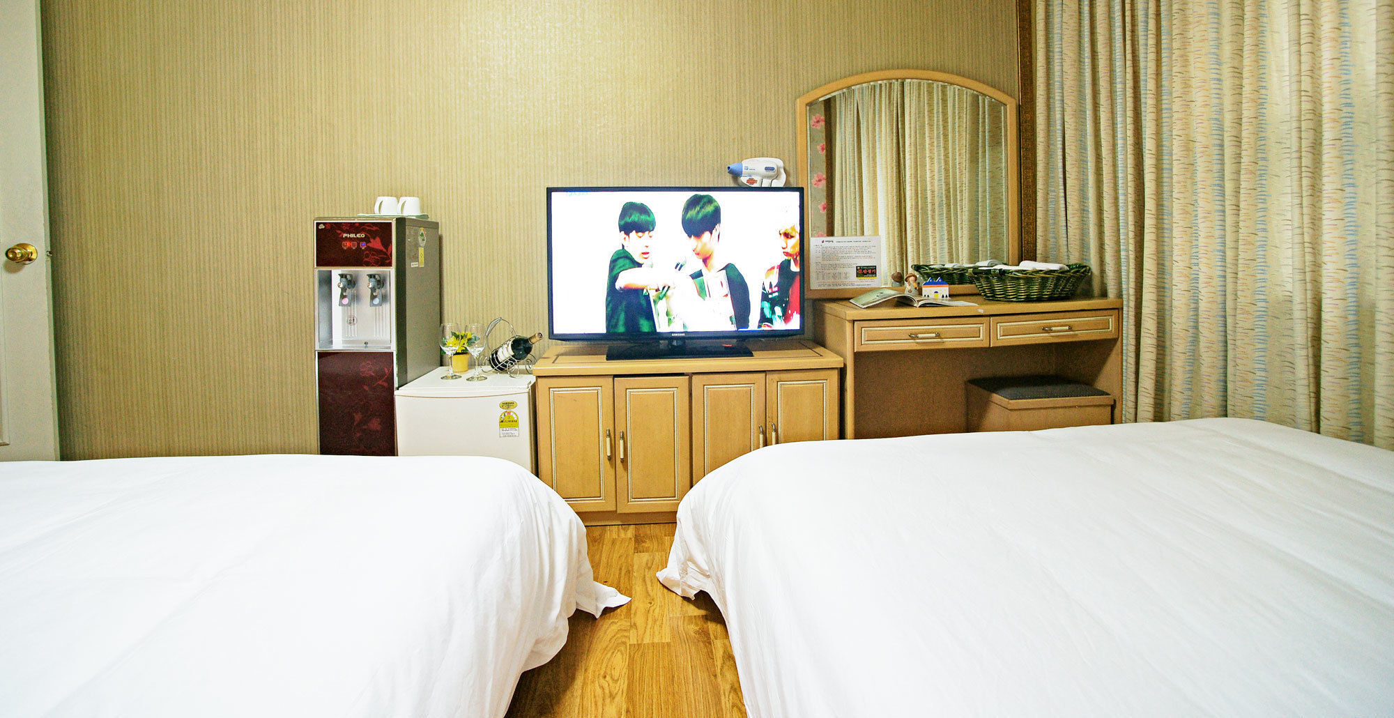 Emerald Hotel 済州市 エクステリア 写真
