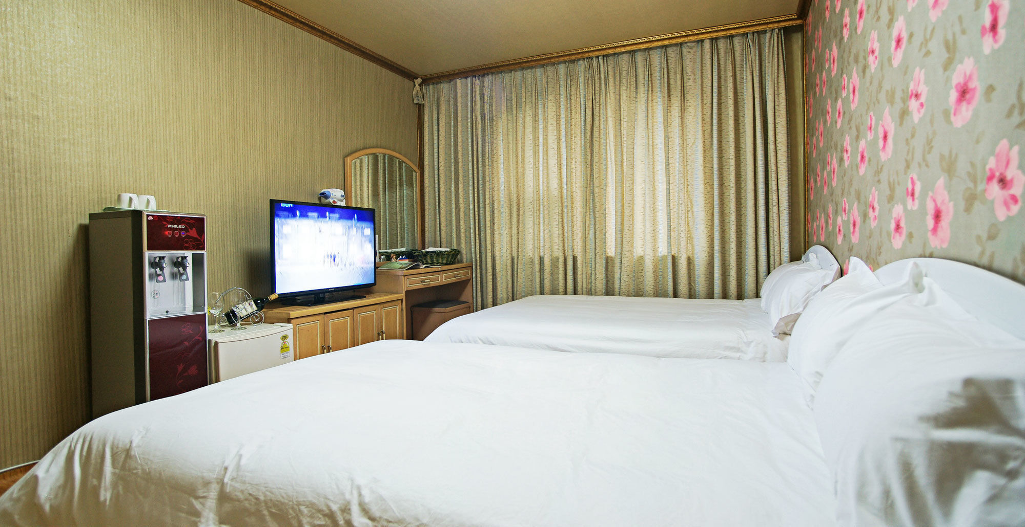 Emerald Hotel 済州市 エクステリア 写真