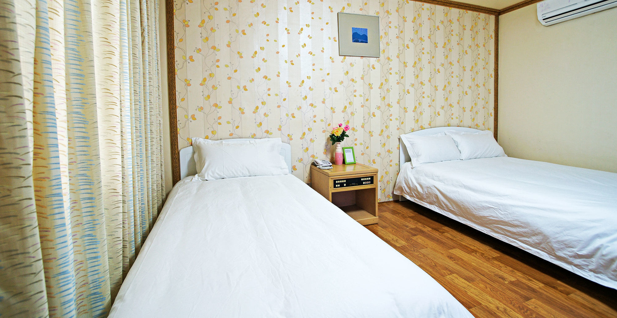 Emerald Hotel 済州市 エクステリア 写真