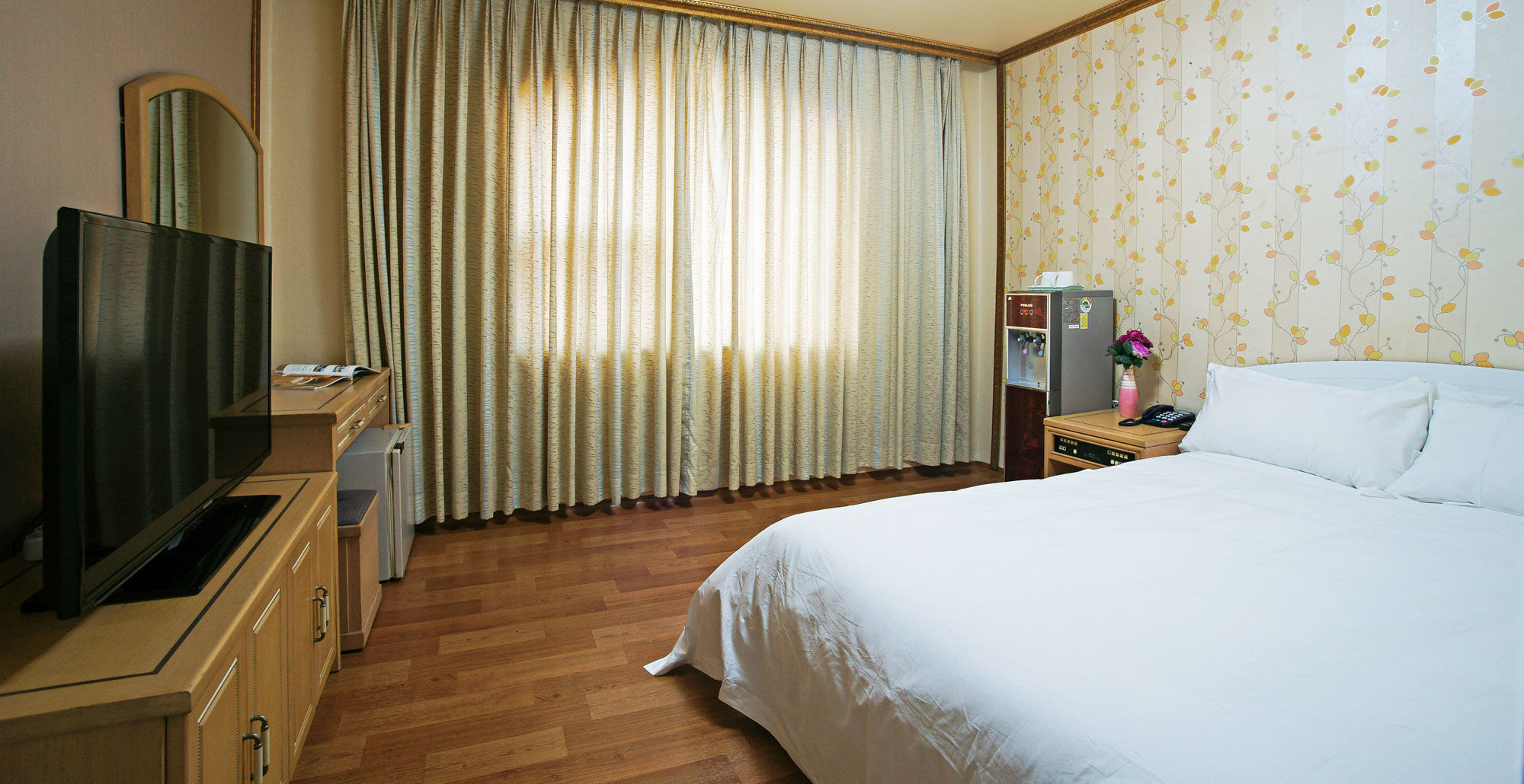Emerald Hotel 済州市 エクステリア 写真